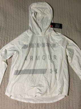 Under Armour Women’s White Hooded Performance Pullover Medium